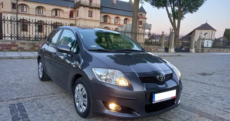 toyota świętokrzyskie Toyota Auris cena 19900 przebieg: 139970, rok produkcji 2007 z Starachowice